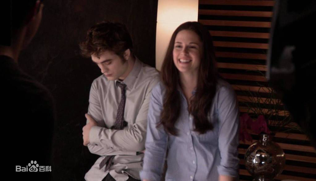 克里斯汀·斯图尔特(Kristen Stewart)克里斯汀在 暮光之城3月食片场图册