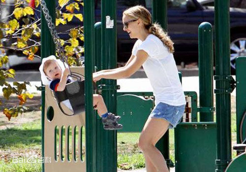 娜塔莉·波特曼(Natalie Portman、Natalie Hershlag)与儿子生活照相册