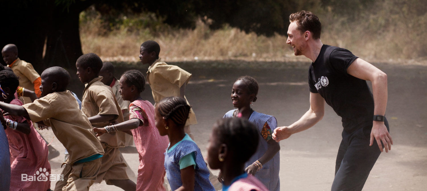 汤姆·希德勒斯顿(Tom Hiddleston)在南苏丹看望当地儿童生活照相册