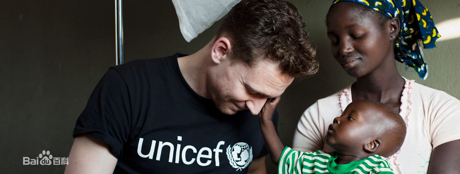 汤姆·希德勒斯顿(Tom Hiddleston)在南苏丹看望当地儿童生活照相册