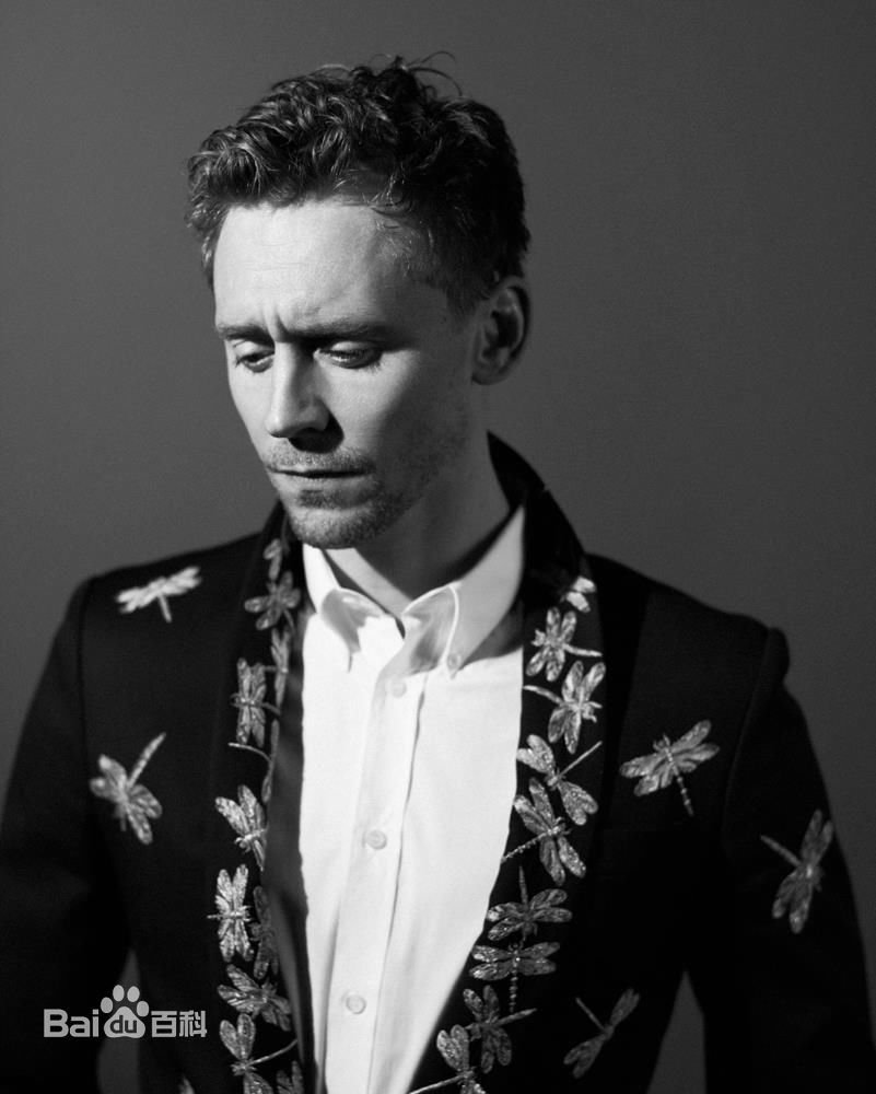 汤姆·希德勒斯顿(Tom Hiddleston)精选西装图册