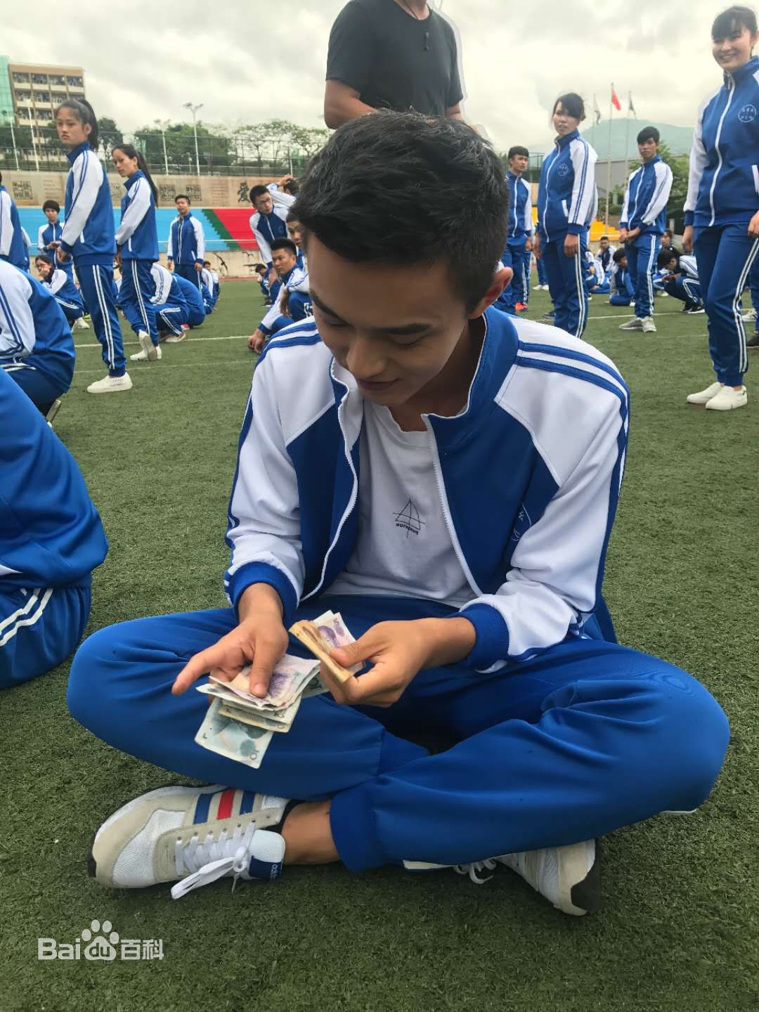 徐洋蔚蓝50米高清剧照