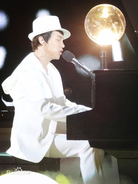 高清郭子渝(G-King)在《百变大咖秀》模仿王力宏中的图集