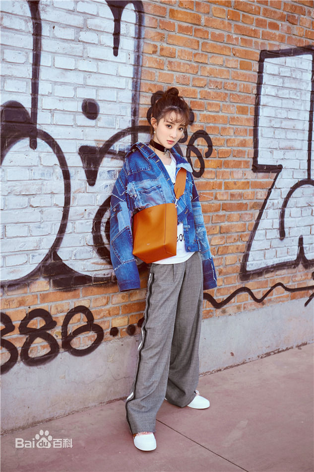 孙佳雨最新街拍性感图片图集