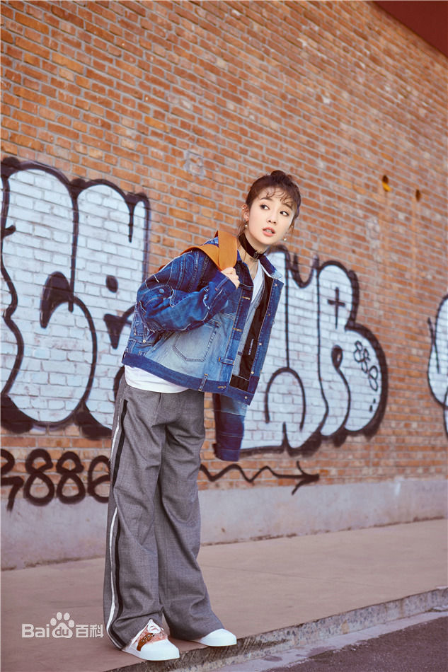 孙佳雨最新街拍性感图片图集