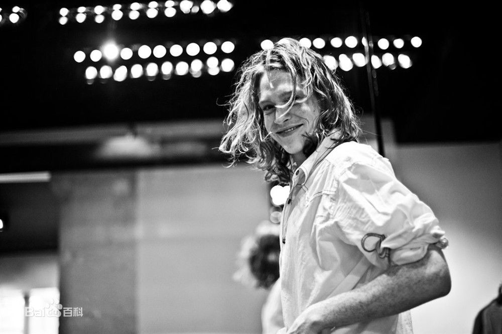 最优质卡莱伯·兰德里·琼斯(Caleb Landry Jones)生活照