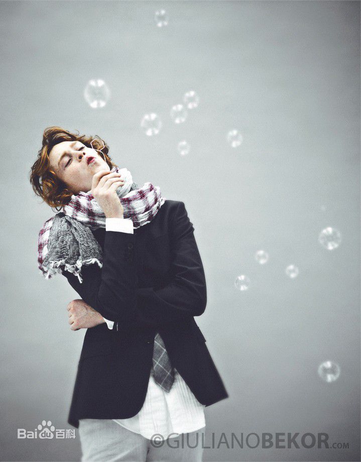 最优质卡莱伯·兰德里·琼斯(Caleb Landry Jones)生活照