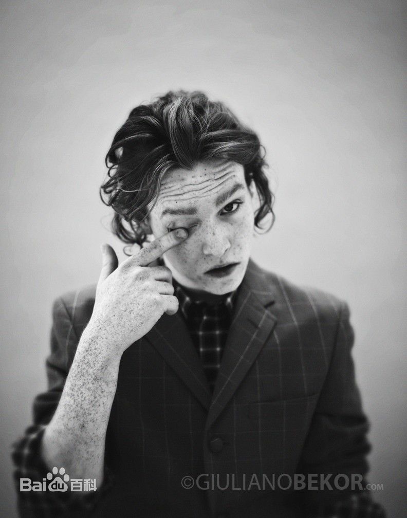 最优质卡莱伯·兰德里·琼斯(Caleb Landry Jones)生活照