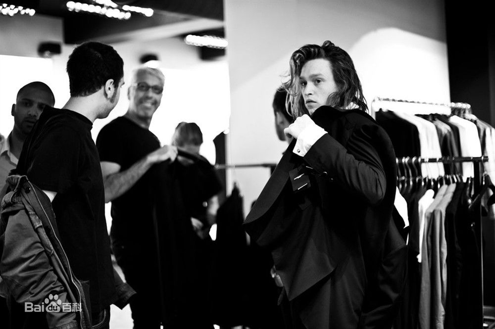 最优质卡莱伯·兰德里·琼斯(Caleb Landry Jones)生活照