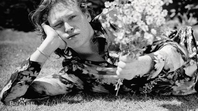 最优质卡莱伯·兰德里·琼斯(Caleb Landry Jones)生活照