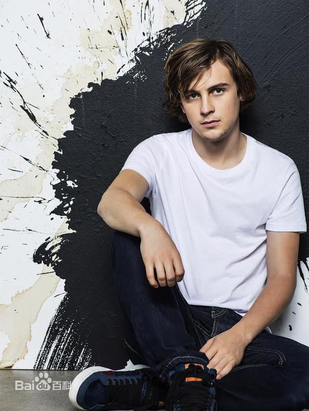 罗根·米勒(Logan Miller)概述图册图片图册