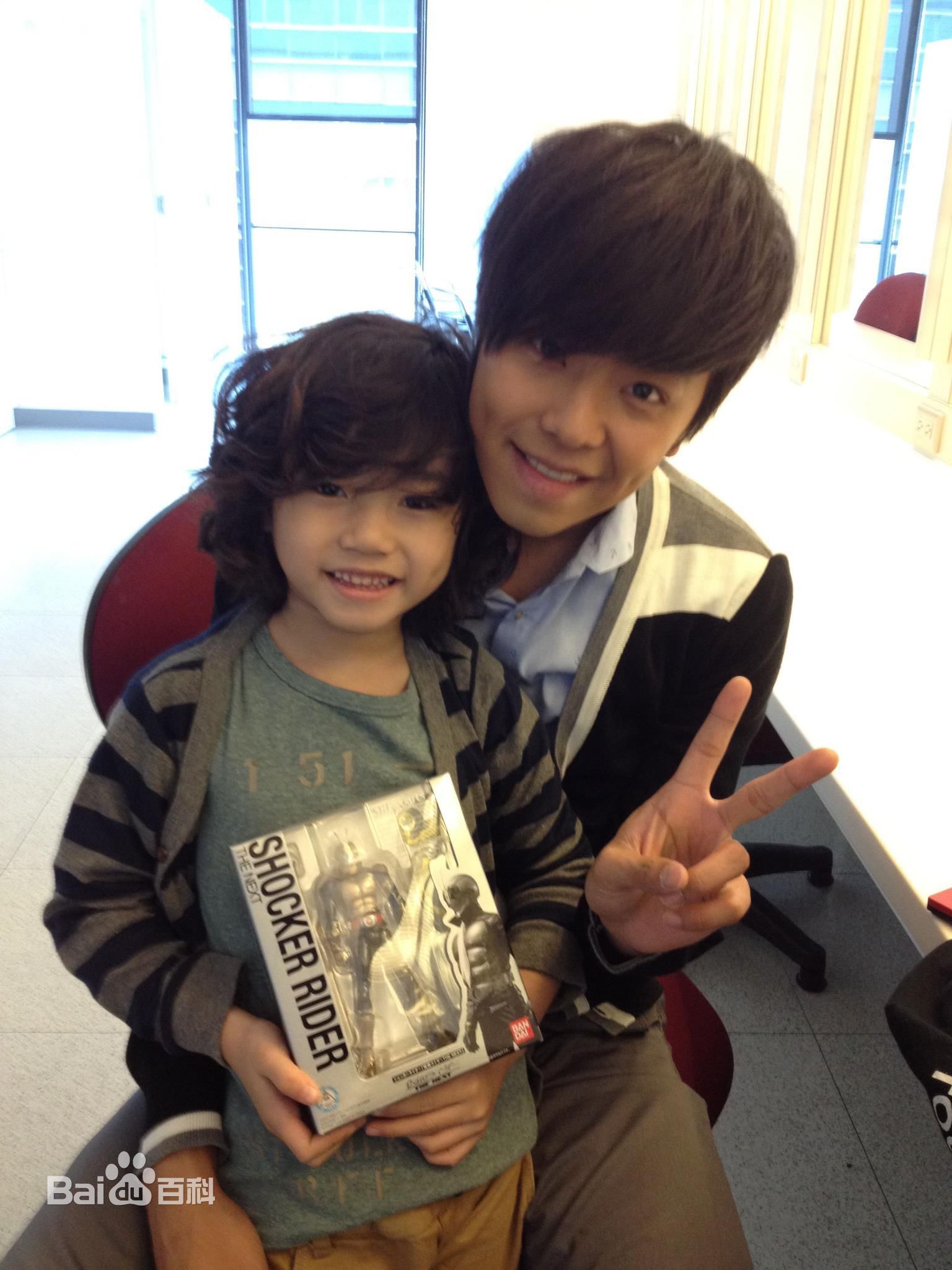 駱炫銘(Lucas)炫铭与艺人的合照素颜照相册