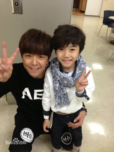 駱炫銘(Lucas)炫铭与艺人的合照素颜照相册