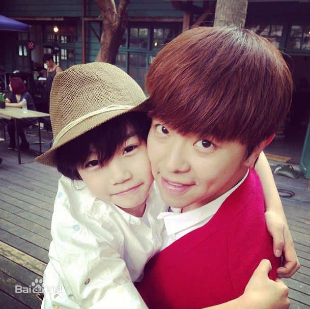 駱炫銘(Lucas)炫铭与艺人的合照素颜照相册