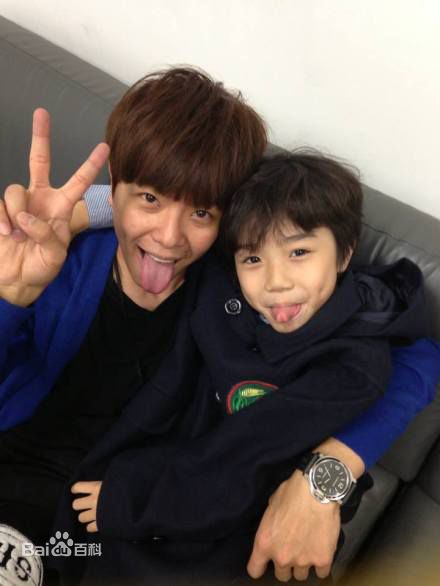 駱炫銘(Lucas)炫铭与艺人的合照素颜照相册