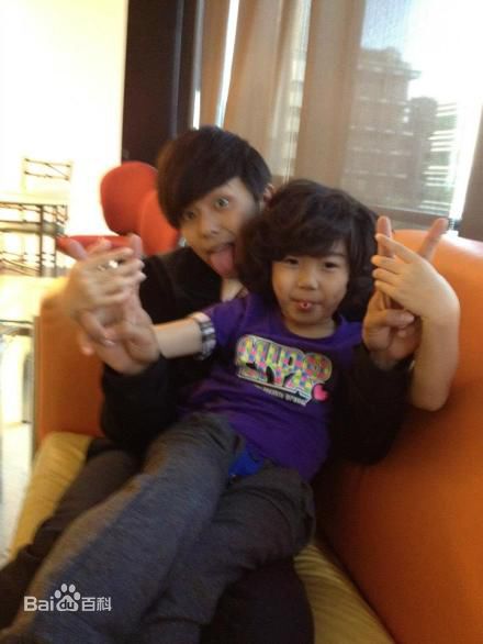 駱炫銘(Lucas)炫铭与艺人的合照素颜照相册