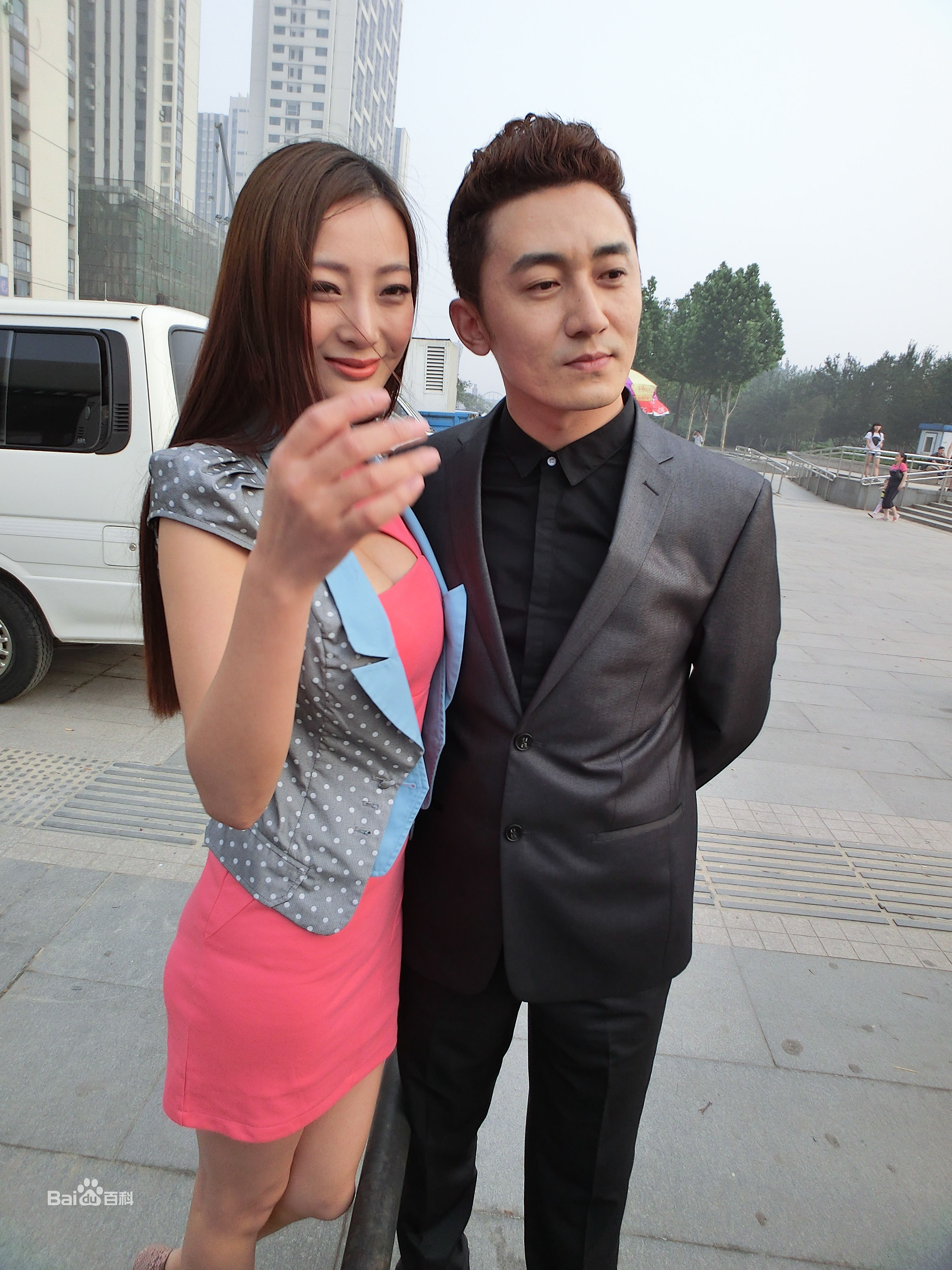 最新王李丹妮(Daniella Wang)在《光的棍》中的壁纸