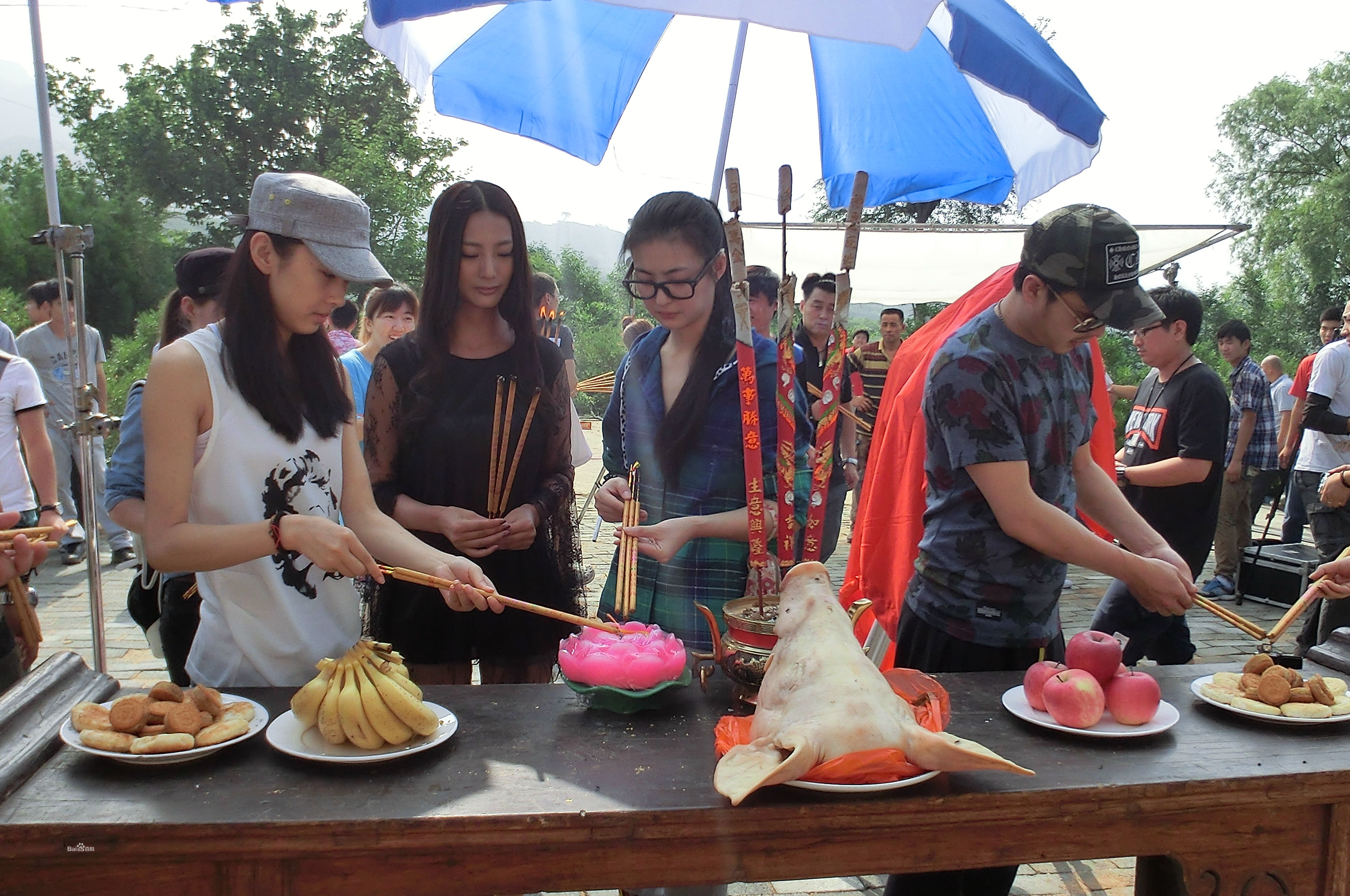 精选王李丹妮(Daniella Wang)在《夜半梳头》中的图册