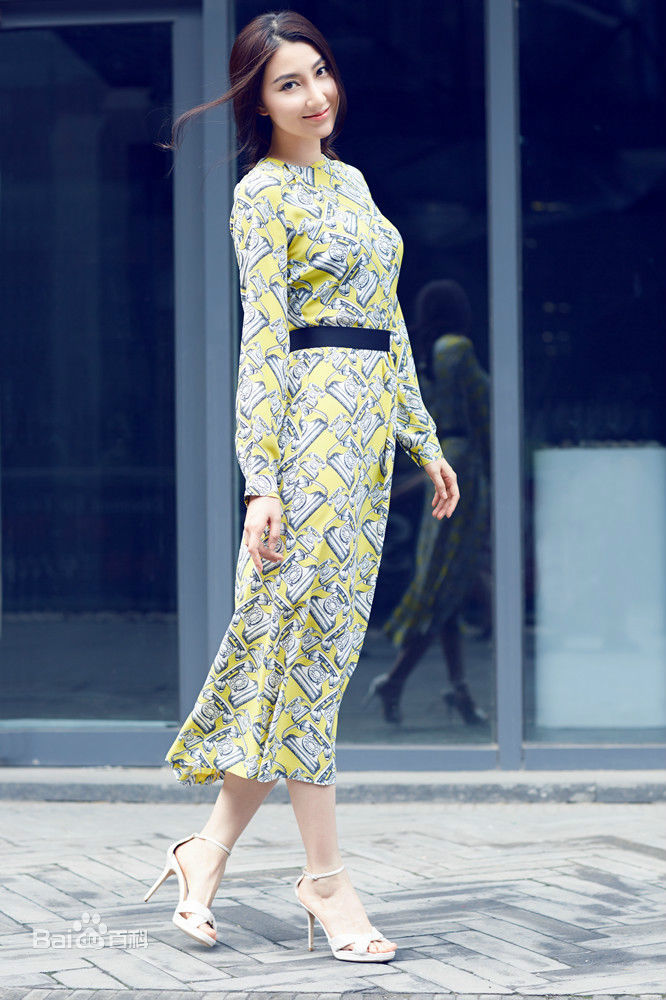 吕妍昕最新照壁纸