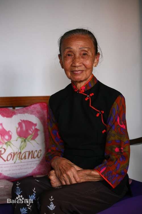 最新侯焕玲性感图片