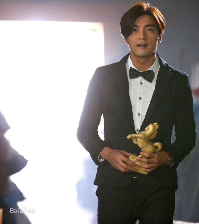 武圣基(Shengji Wu)我爱费勒姆性感图片图集