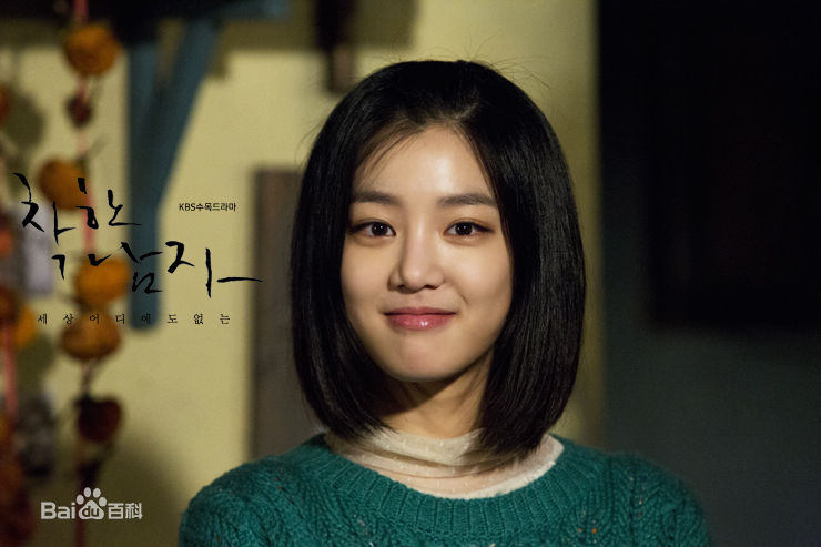 李侑菲(Lee Yu Bi)善良的男人素颜照壁纸