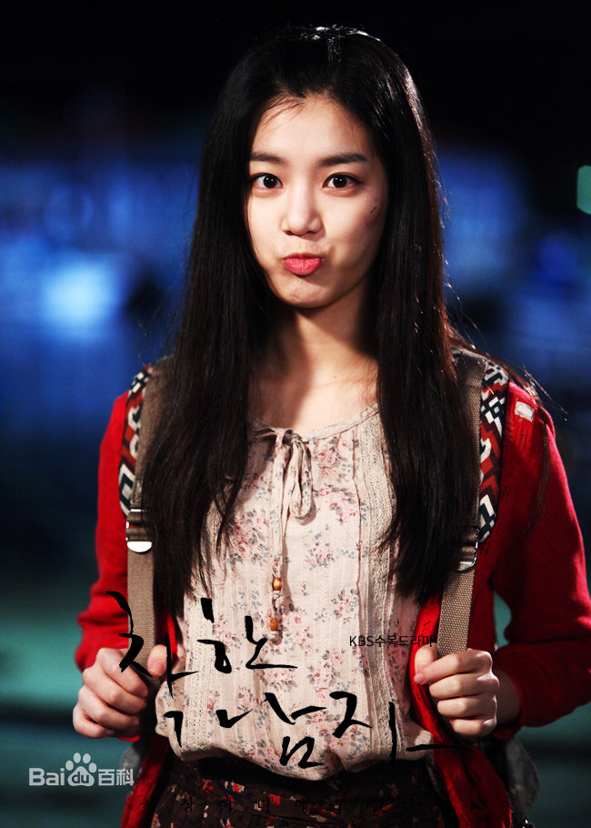 李侑菲(Lee Yu Bi)善良的男人素颜照壁纸