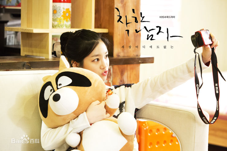 李侑菲(Lee Yu Bi)善良的男人素颜照壁纸