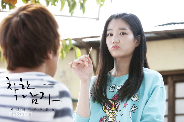 李侑菲(Lee Yu Bi)善良的男人素颜照壁纸