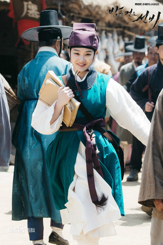 李侑菲(Lee Yu Bi)夜行书生前后照片