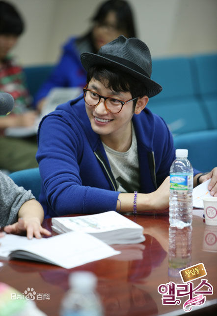 最优质朴施厚(，Park Si Hoo)在《清潭洞爱丽丝》图册中的相册