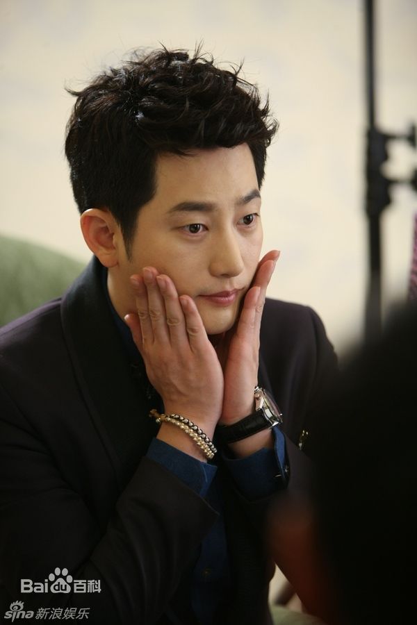 最优质朴施厚(，Park Si Hoo)在《清潭洞爱丽丝》图册中的相册