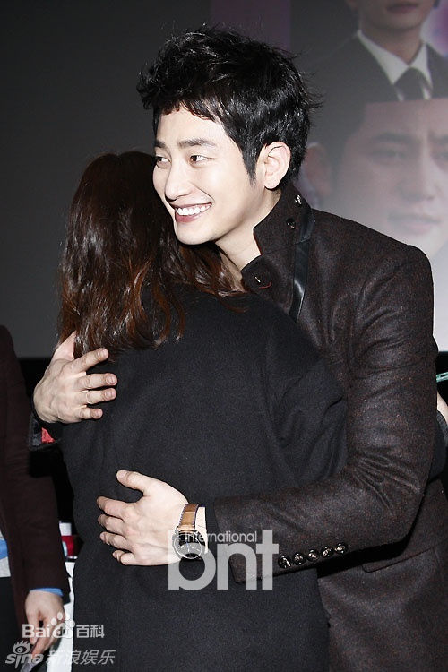 最优质朴施厚(，Park Si Hoo)在《清潭洞爱丽丝》终映会图册中的