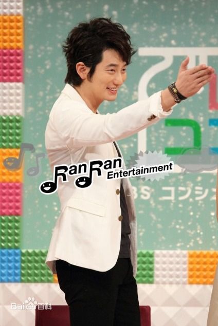 高清朴施厚(，Park Si Hoo)在《公主的男人》日本宣传图册中的图集