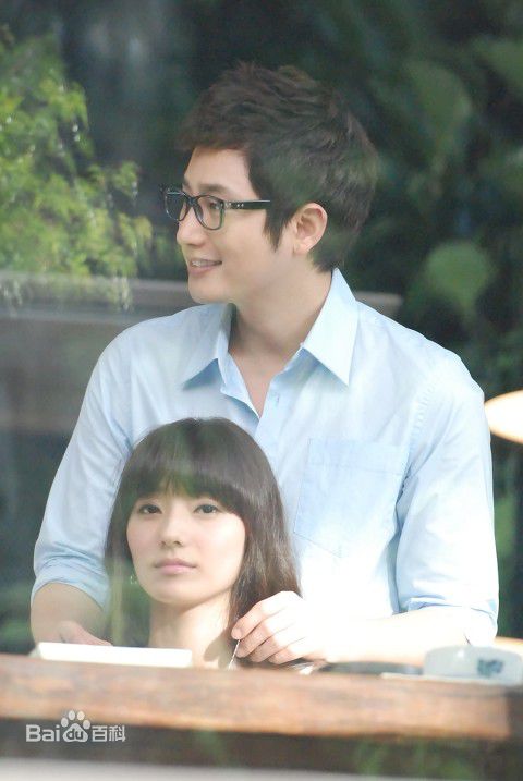 最新朴施厚(，Park Si Hoo)在《一天》图册中的壁纸