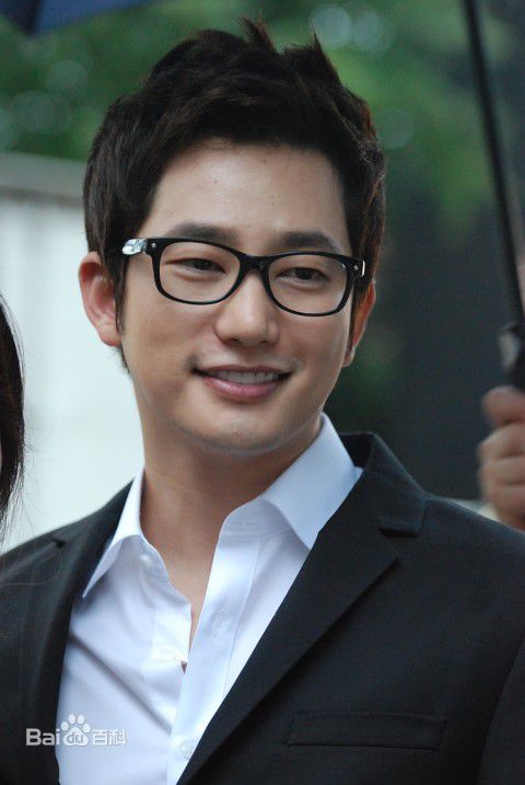 最新朴施厚(，Park Si Hoo)在《一天》图册中的壁纸