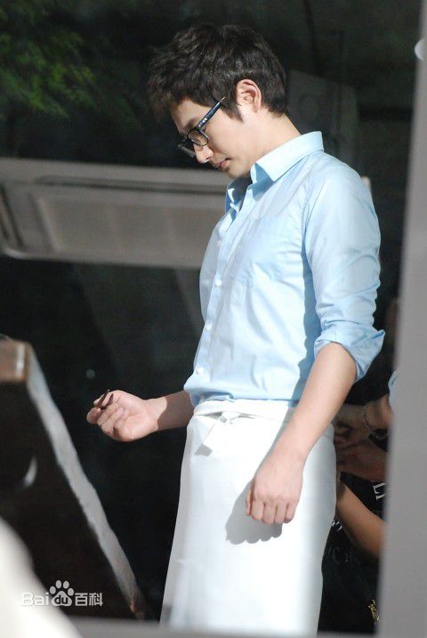 最新朴施厚(，Park Si Hoo)在《一天》图册中的壁纸