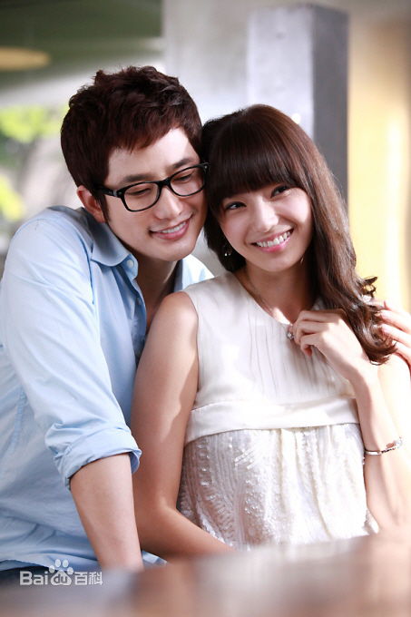 最新朴施厚(，Park Si Hoo)在《一天》图册中的壁纸