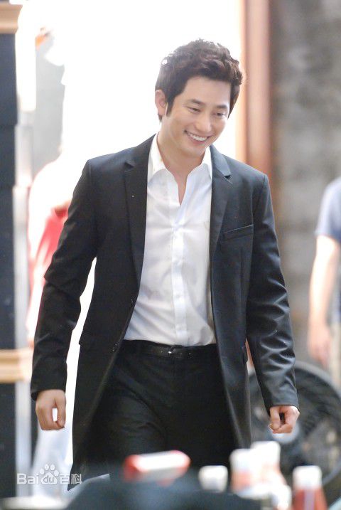 最新朴施厚(，Park Si Hoo)在《一天》图册中的壁纸