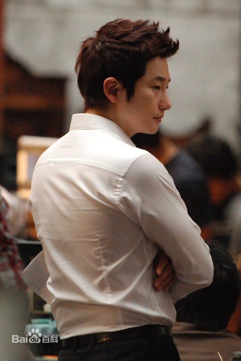 最新朴施厚(，Park Si Hoo)在《一天》图册中的壁纸