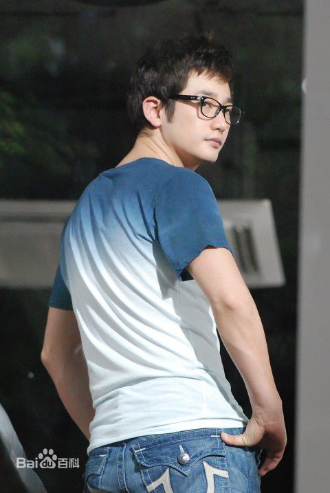 最新朴施厚(，Park Si Hoo)在《一天》图册中的壁纸