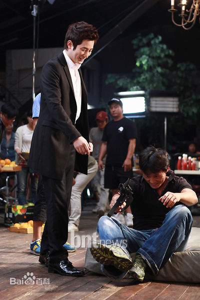 最新朴施厚(，Park Si Hoo)在《一天》图册中的壁纸