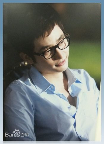 最新朴施厚(，Park Si Hoo)在《一天》图册中的壁纸