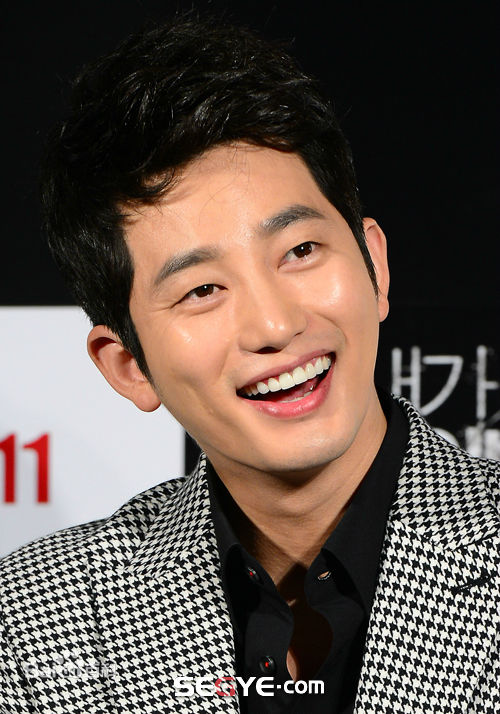 最全朴施厚(，Park Si Hoo)在《我是杀人犯》发布会图册中的壁纸