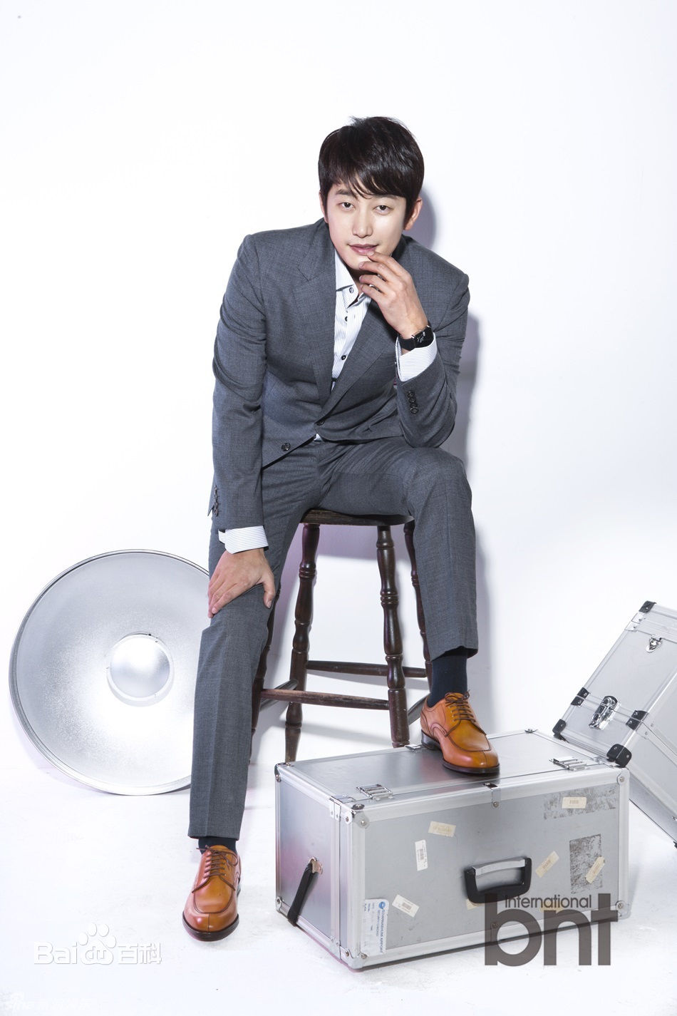 朴施厚(，Park Si Hoo)图册一前后照片