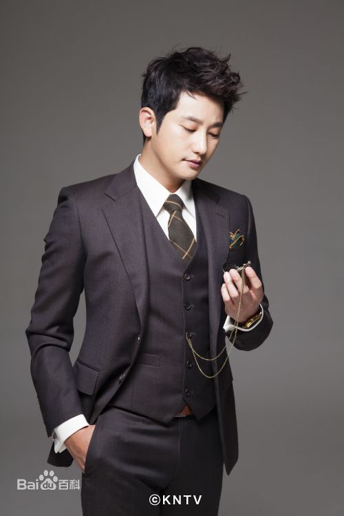朴施厚(，Park Si Hoo)图册一前后照片