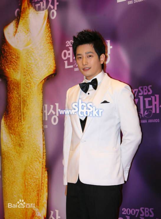 最新朴施厚(，Park Si Hoo)在《遇见完美邻居的方法》图册中的壁纸