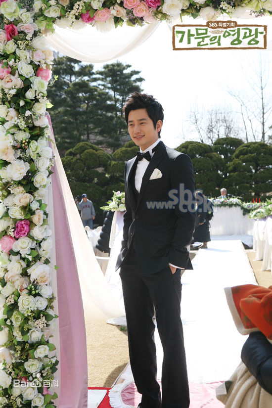 朴施厚(，Park Si Hoo)在《家门的荣光》图册中的