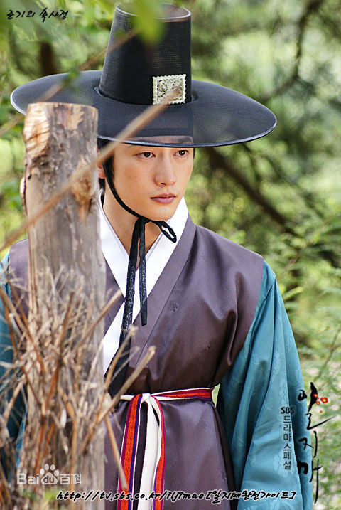 朴施厚(，Park Si Hoo)在《一枝梅》图册中的