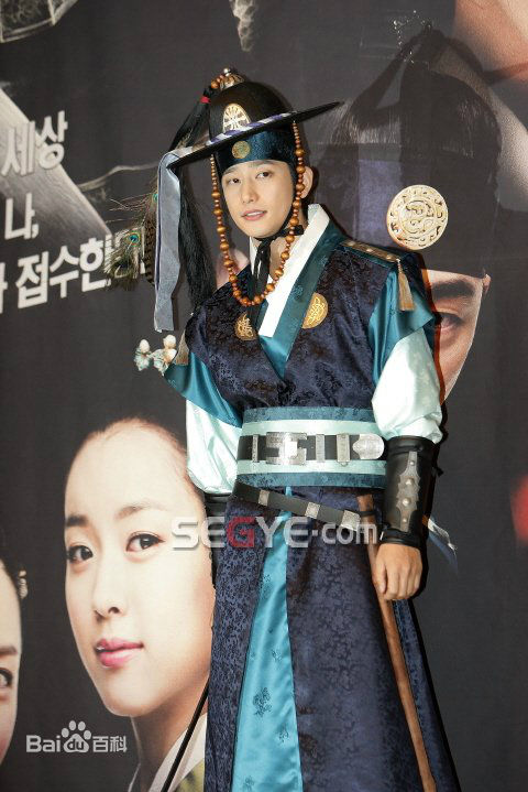 朴施厚(，Park Si Hoo)在《一枝梅》图册中的